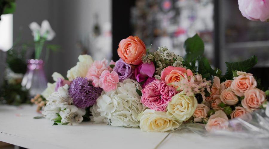 Assembling Spray Rose Arrangements: Florist Tips – Rosaholics