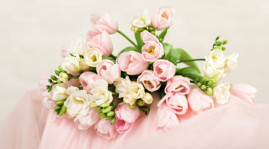 1_What_Flowers_To_Give_For_A_Wedding_Ann