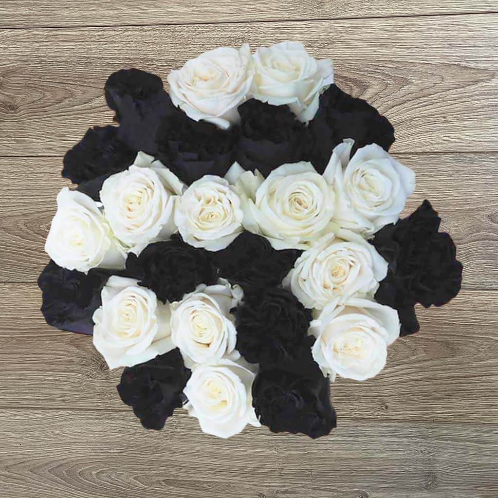 Black and White Exlusive Rose Bouquet by Rosaholics