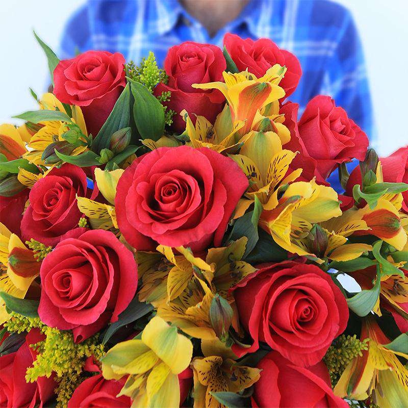 Jet Setter Fresh Flower Bouquet gift - Rosaholics