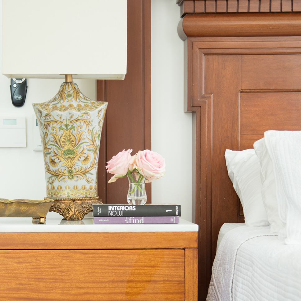 3 pink roses in a glass