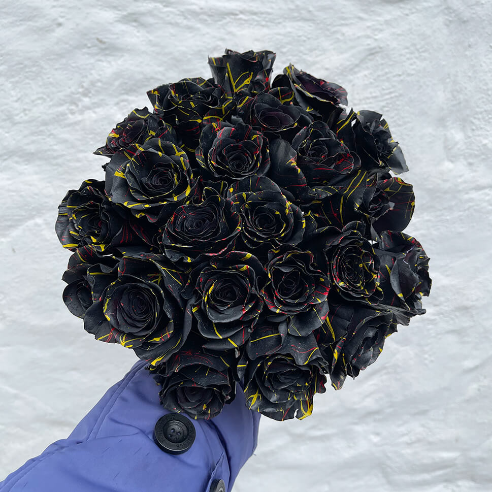 XOXO Black Roses Bouquet by Rosaholics